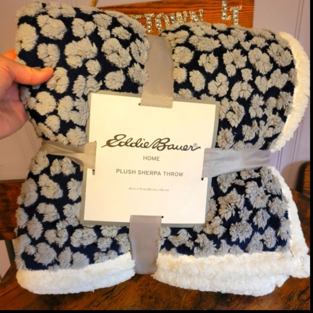 Eddie Bauer plush Sherpa Throw-blue/grey/white